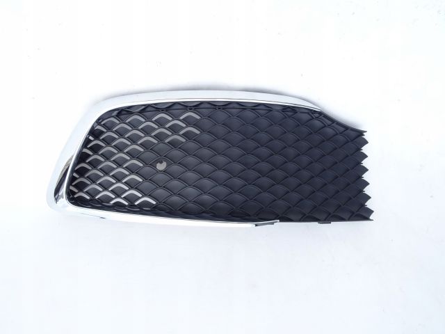 M. BENZ V-CLASS W447 UPPER BROW AND OUTER GRILLE RH